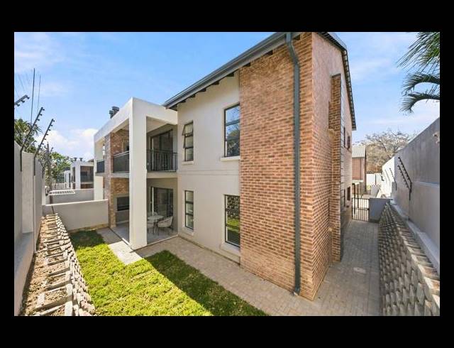 3 BEDROOM APARTMENT FOR SALE IN BRYANSTON